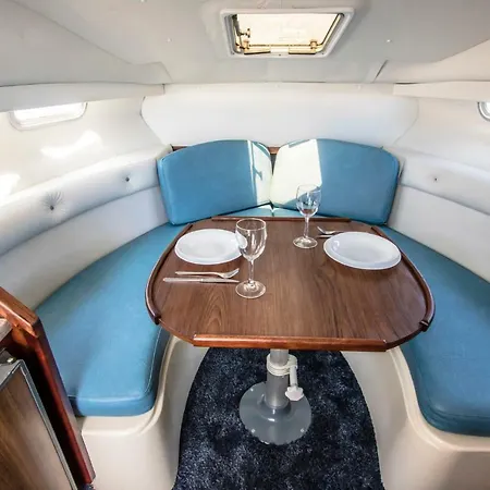 Cozy Boat To Unwind By The Ocean Úszó hotel *