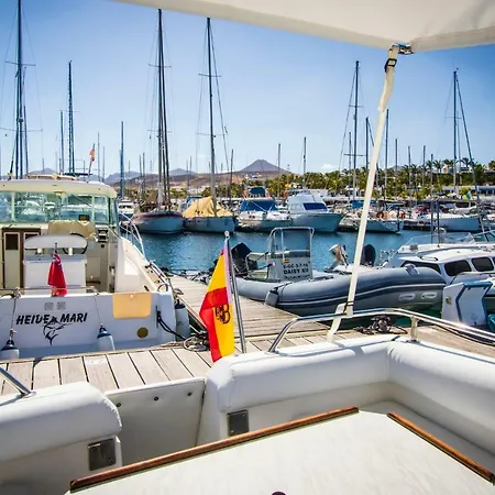Cozy Boat To Unwind By The Ocean Botel