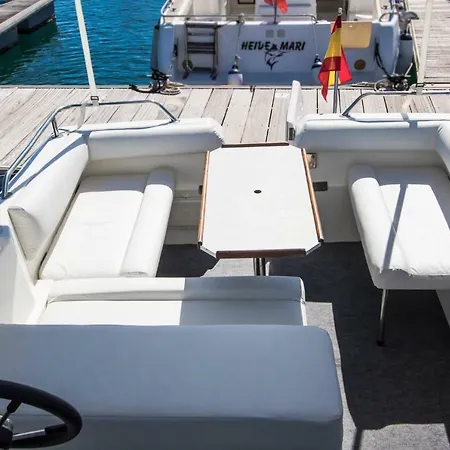 Botel Cozy Boat To Unwind By The Ocean