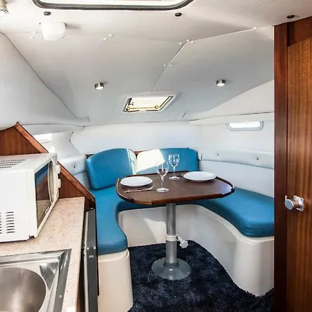 Cozy Boat To Unwind By The Ocean Botel Puerto Calero